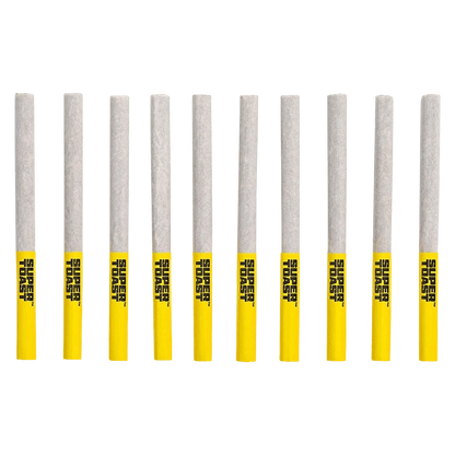 Top-down view of ten Animal Mintz Slims PR 10 x 0.4 g pre-rolls standing upright with gray paper and yellow "SUPER TOAST" tips evenly spaced on a white background