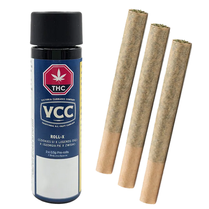 Front-facing shot of a blue Select : Sweat Helmet PR 3 x 0.5 g canister beside three evenly spaced pre-rolled joints on a white background.