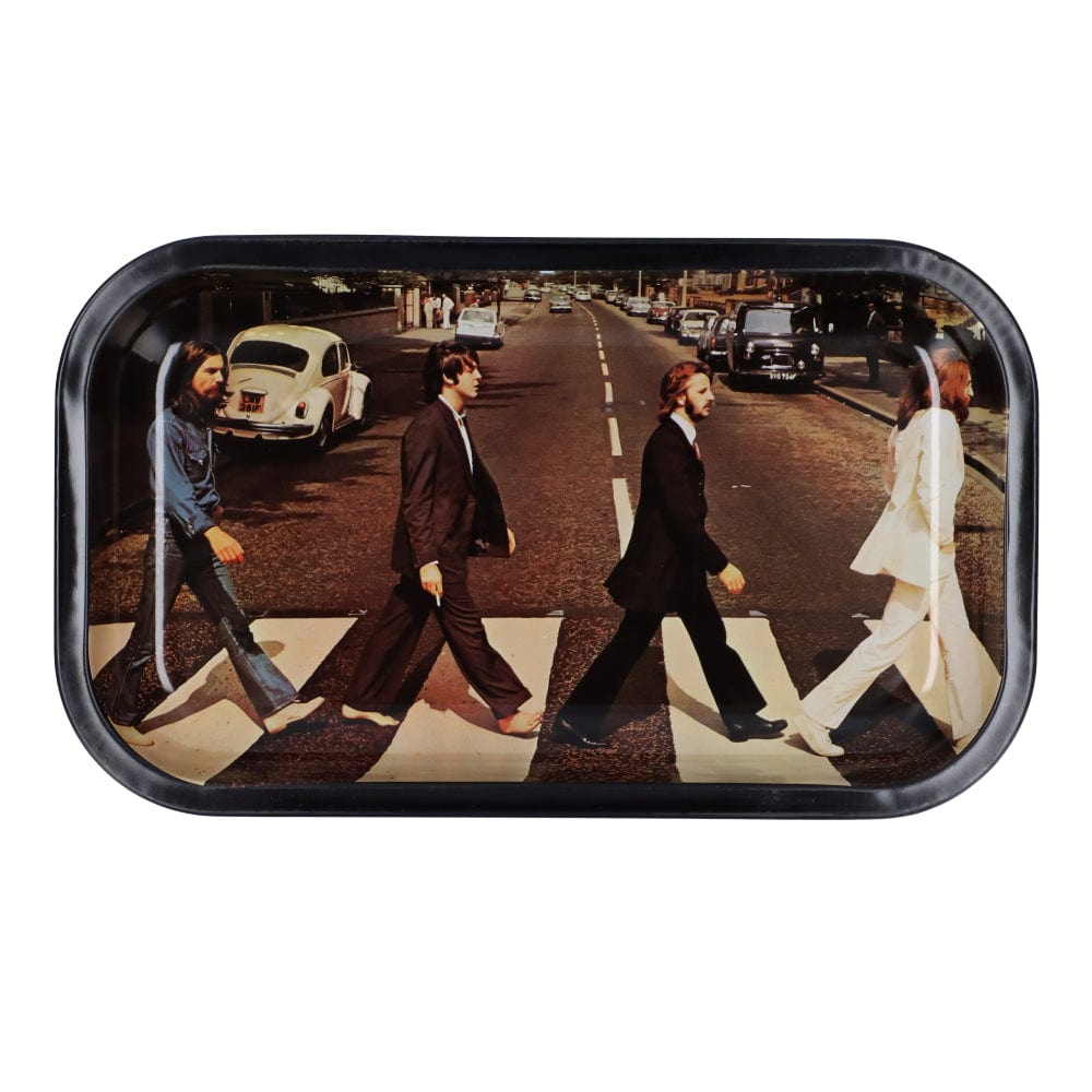 The medium Rock Legends - Rolling Tray - Abbey Road depicts a street crossing scene, mirroring the iconic album cover.