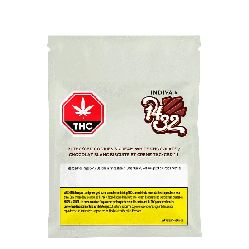 Close-up of the Cookies & Cream 1:1 package, with a dark background and contrasting text emphasizing branding and product details.