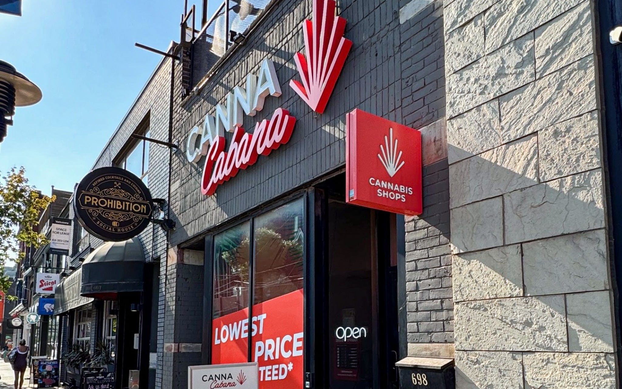 Toronto – Queen Street E. Cannabis Store 