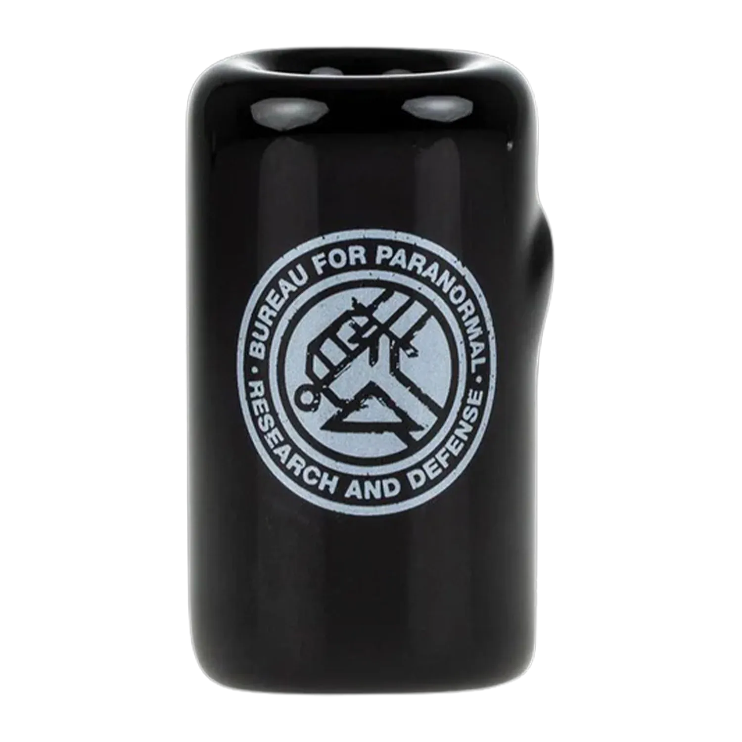 Close-up front view of the black Hellboy Paranormal Sherlock Pfeife - Schwarz - 5 Zoll showing a glossy finish and a white circular "Bureau for Paranormal Research and Defense" logo.