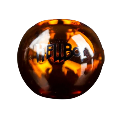 Close-up front view of the amber glass knob bearing the Hellboy Sherlock Pfeife - Gelb logo with warm reflections.