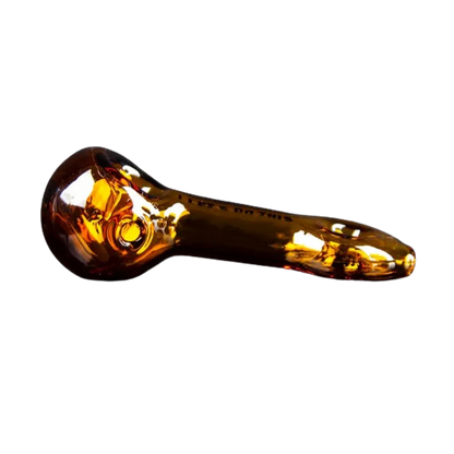 Side view of the amber glass Hellboy Sherlock Pfeife - Gelb pipe resting on a dark surface with bright reflections.