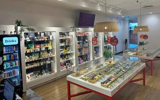 Kitchener - Ira Needles Cannabis Store 